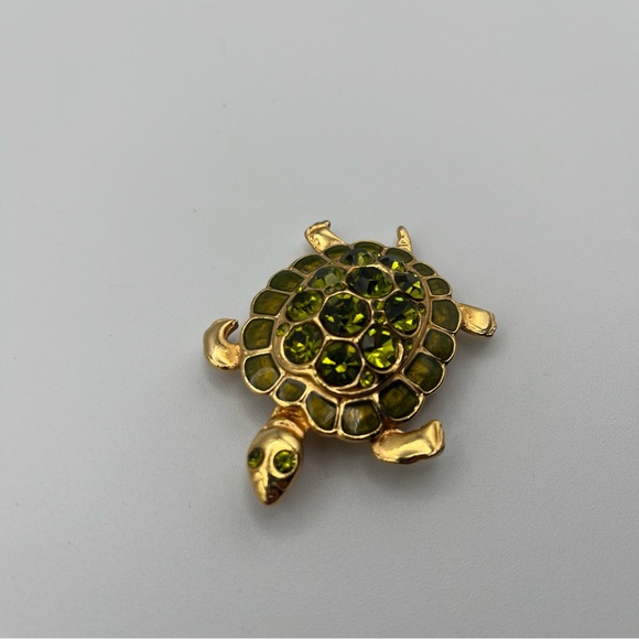 Gold-tone Turtle Brooch with Green Rhinestones - Picture 10 of 11